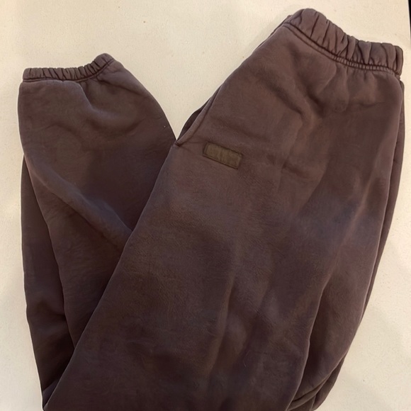 Sold on Depop - SET ACTIVE Unisex Sweatpants - ESPRESSO
L / Espresso - Picture 4 of 7